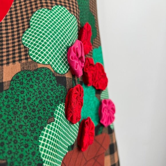 1990s Primitive Cat Vest w Vintage Fabric Yo-yos Patchwork Print Background Size - Picture 6 of 12